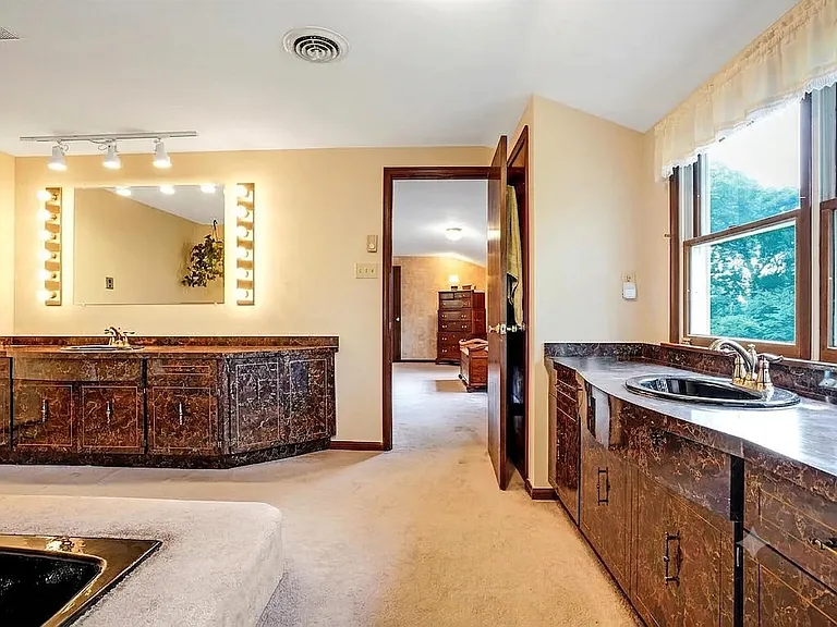 1701 Breezy Acres Rd — Photo 5