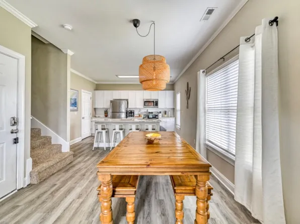 234 Twin Oaks Dr, Hampstead, NC