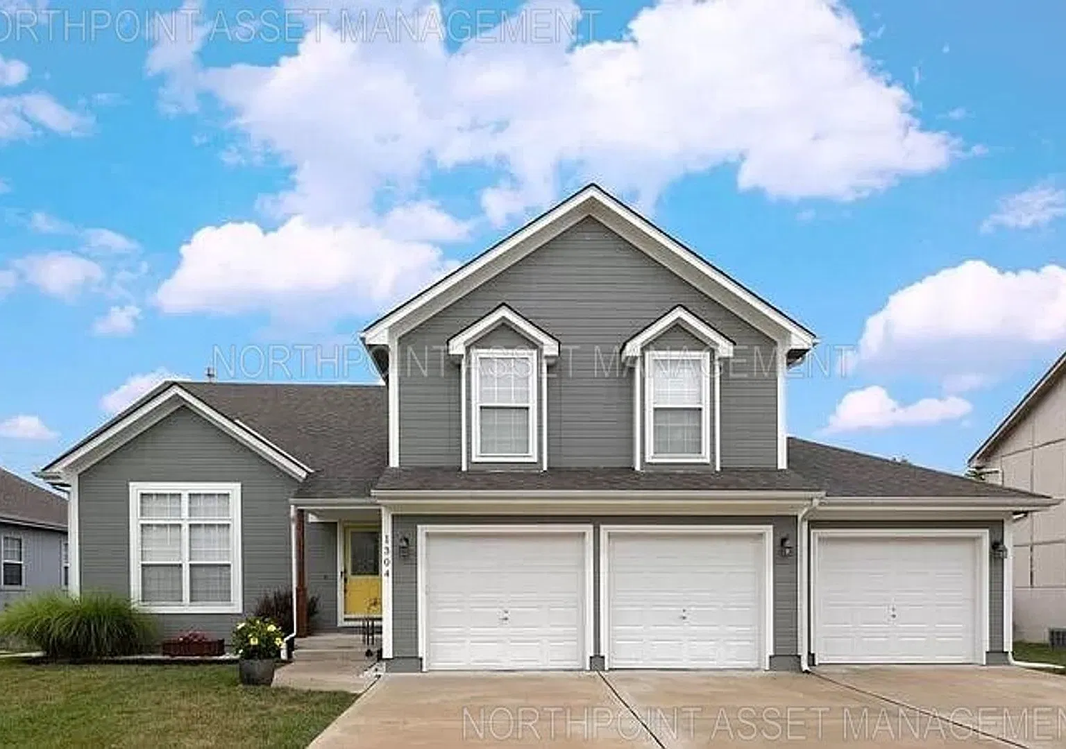Coming Soon! 4-Bedroom, 3 Bath Single Family for Rent in Greenwood, MO | Vaulted Ceilings & 3-Car... — Photo 1