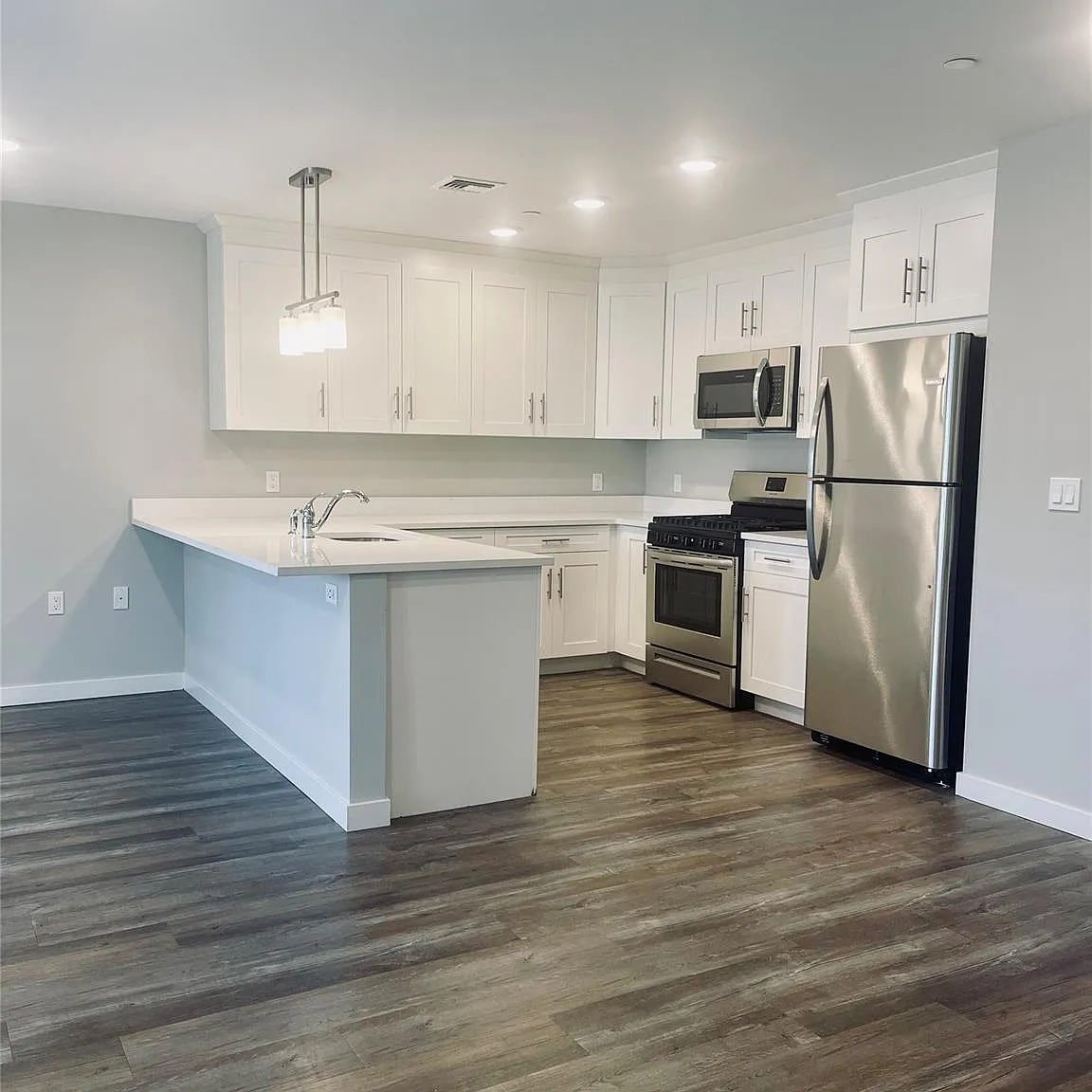 2 bed, 2.0 bath, 1100 sqft, $3,290 — Photo 3