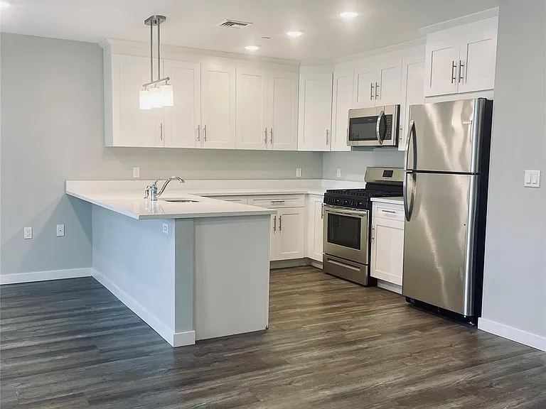 221 Eastview Dr #17 — Photo 3