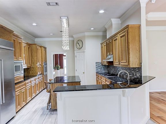 5th image of 9301 Lake Forest Ct S