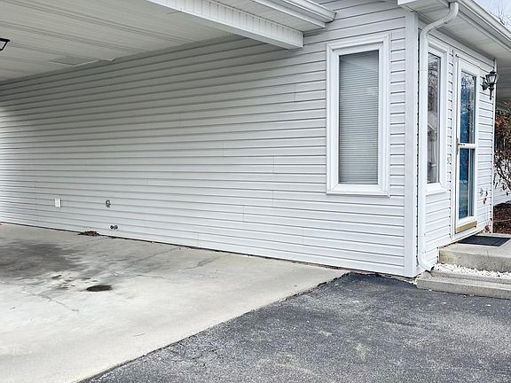 2nd image of 196 Aspen Cir #196
