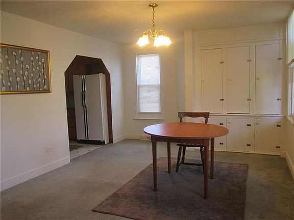 5th image of 400 Brown Ave