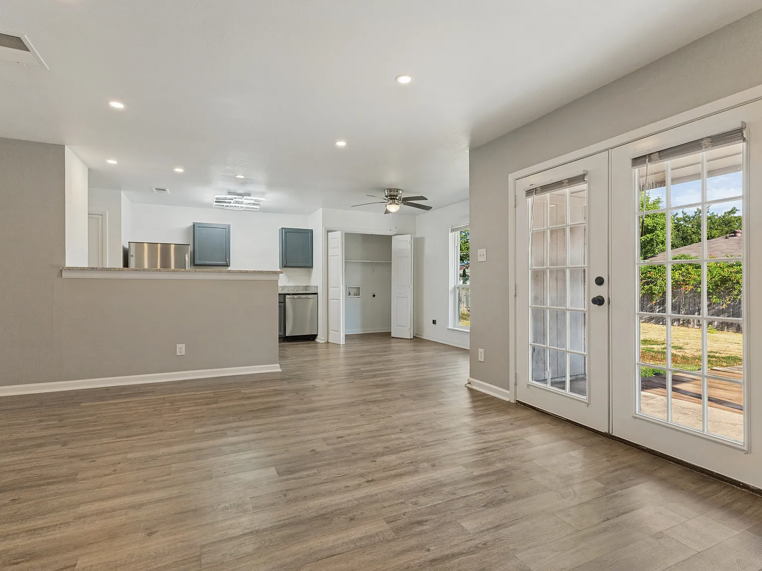 3 bed, 1389 sqft, $2,150 — Photo 3