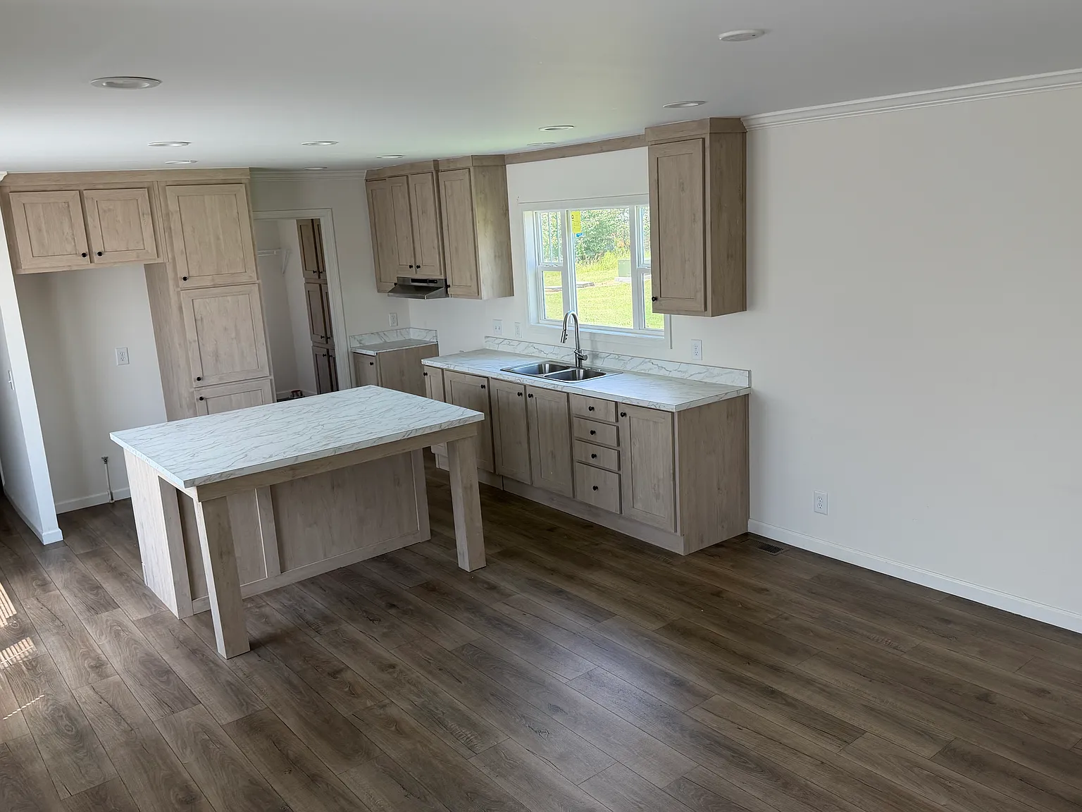 3 bed, 1000 sqft, $1,450 — Photo 2
