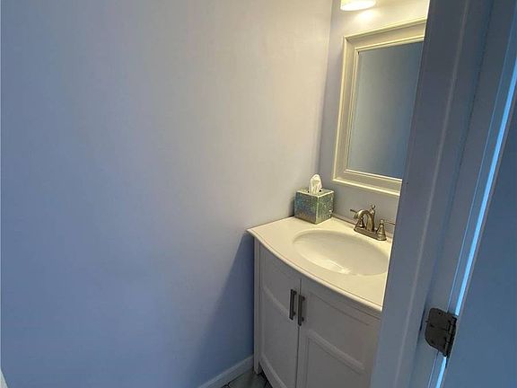 3rd image of 1477 William St #4
