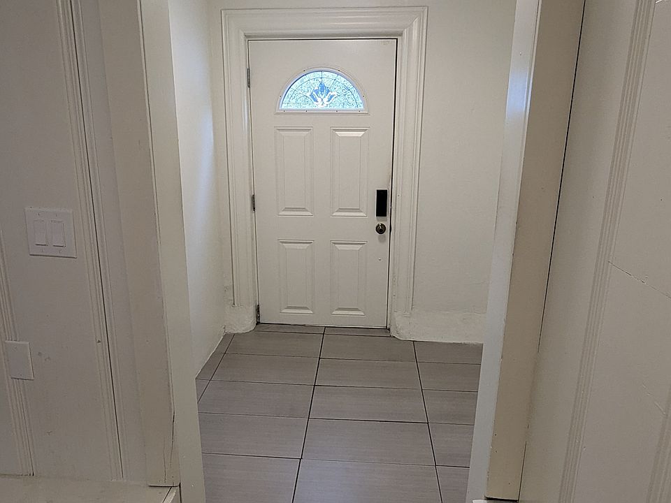 1st image of 550 45th St