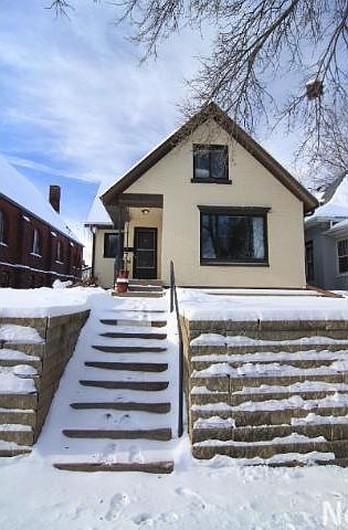 1st image of 869 Manomin Ave