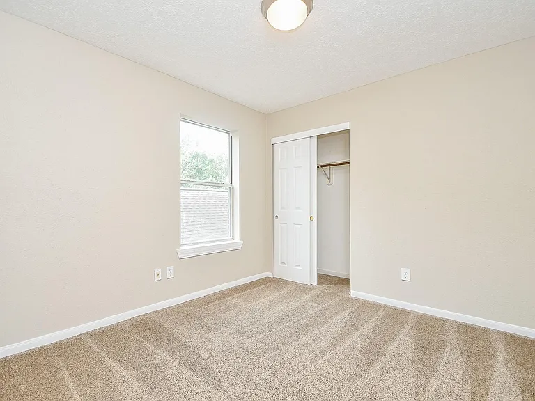 215 Windrift Ct — Photo 27