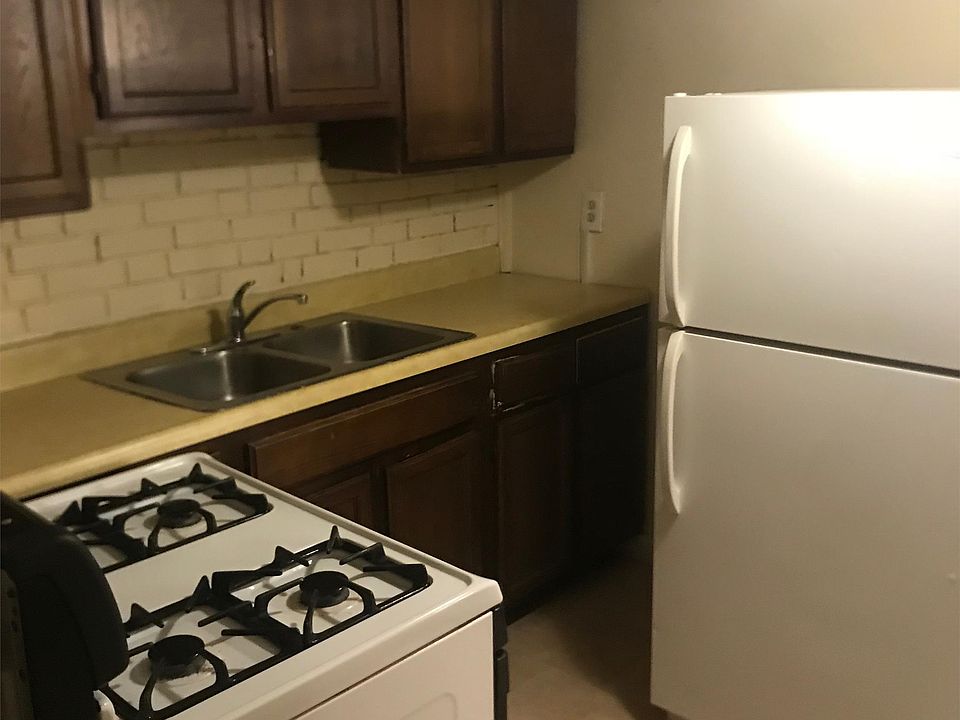 1121 University, Apt. A - kitchen