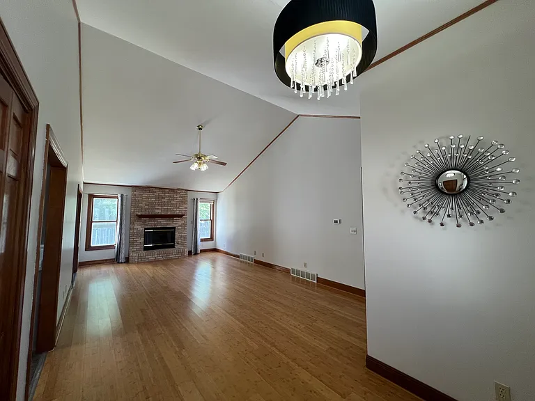 1004 Monarch Dr — Photo 7