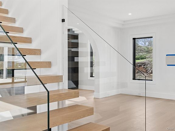 4th image of 6 Highfield Drive