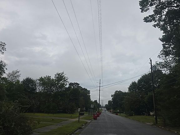 5th image of 608 Lynmore Ave