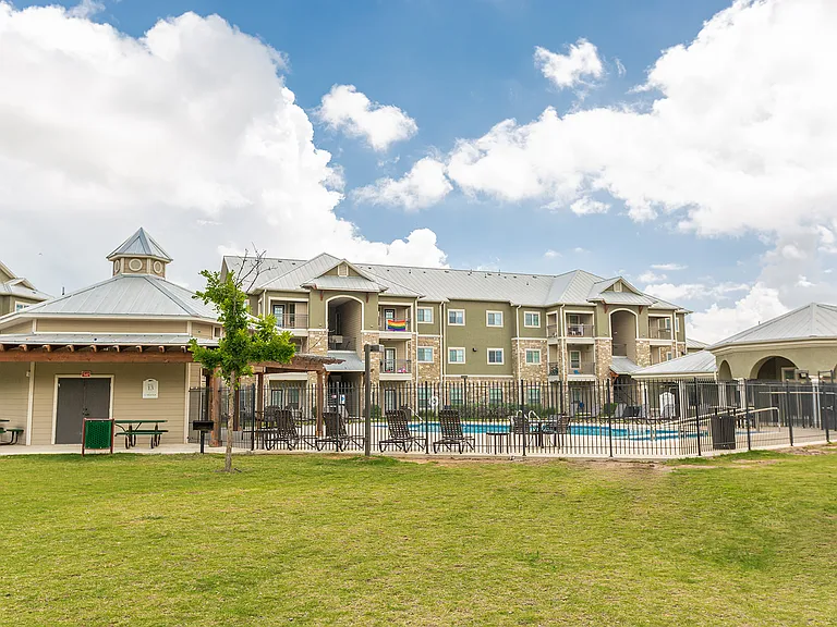 Freedom Hills Ranch Apartments — Photo 121