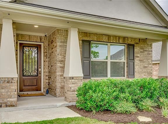 3rd image of 1025 Arvada Dr
