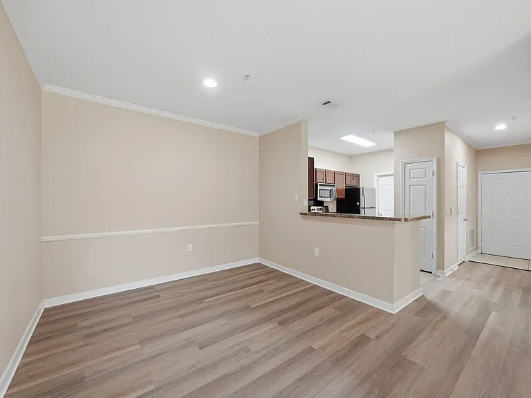 Elora Place Apartments — Photo 23