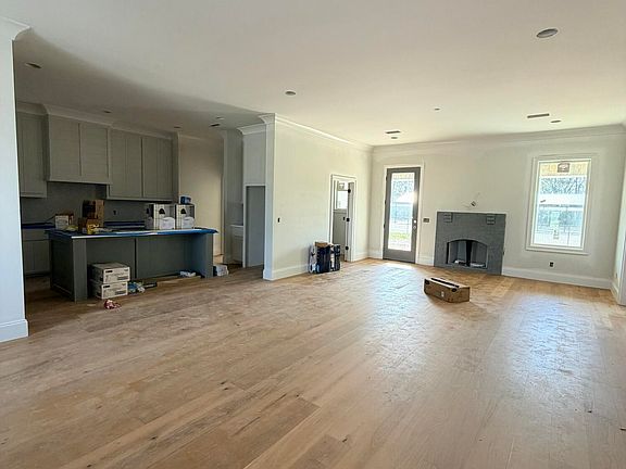 2nd image of 218 Lizzy Ln