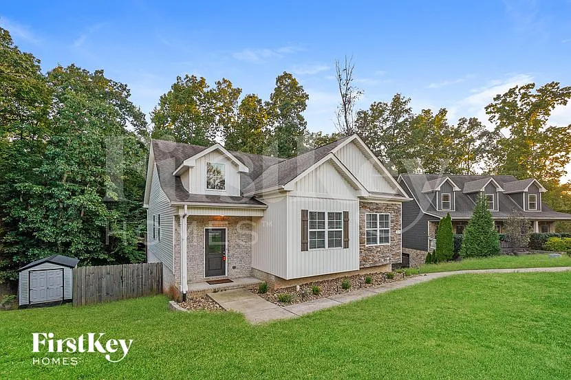4 bed, 2.0 bath, 2308 sqft, $2,305 — Photo 1