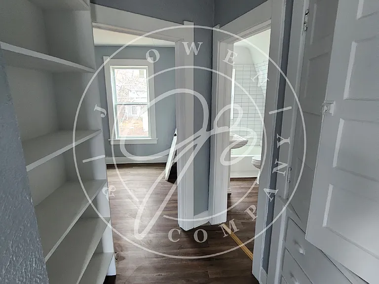 632 Nicholas St — Photo 10