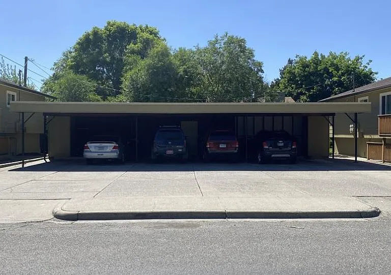 2202 Lewis Ave — Photo 3