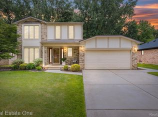 14522 Coulee Dr, Sterling Heights, MI 48313