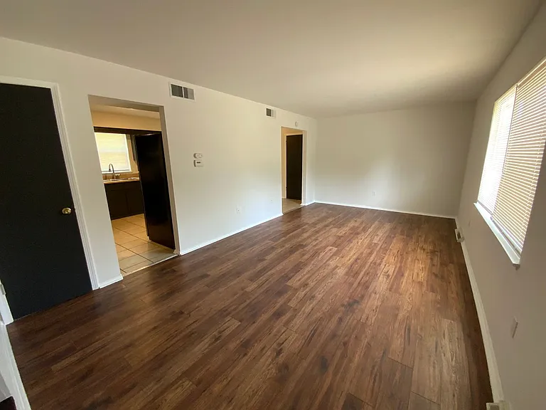 409-411 Brewer Dr — Photo 8