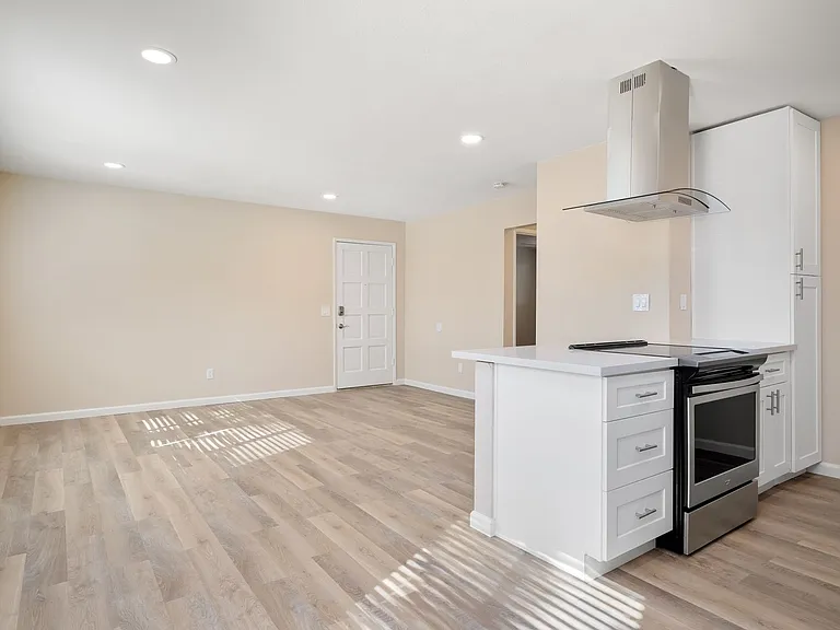 5353 Olmeda Ave — Photo 22