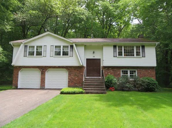 18 Burnwood Drive, Bloomfield, CT 06002