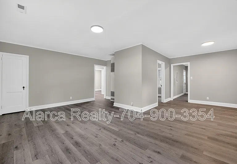 2322 Belfast Dr — Photo 6
