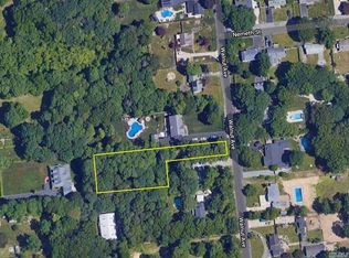 1 Voutsinas Ct, Bohemia, NY 11716