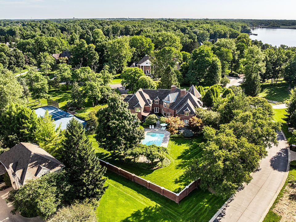 1st image of 290 Breakwater Dr
