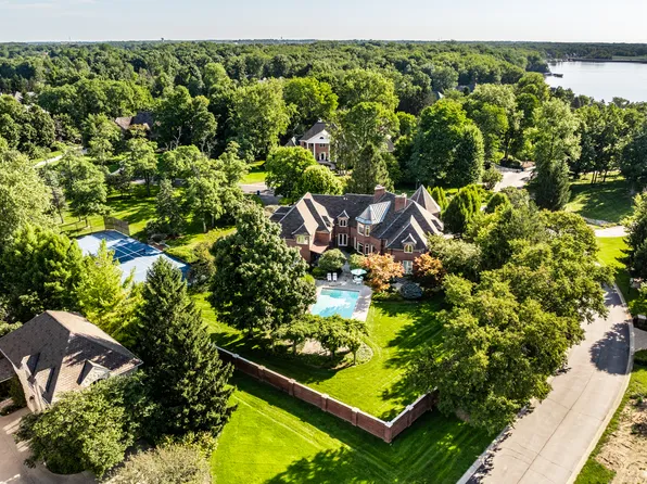 290 Breakwater Dr, Fishers, IN 46037
