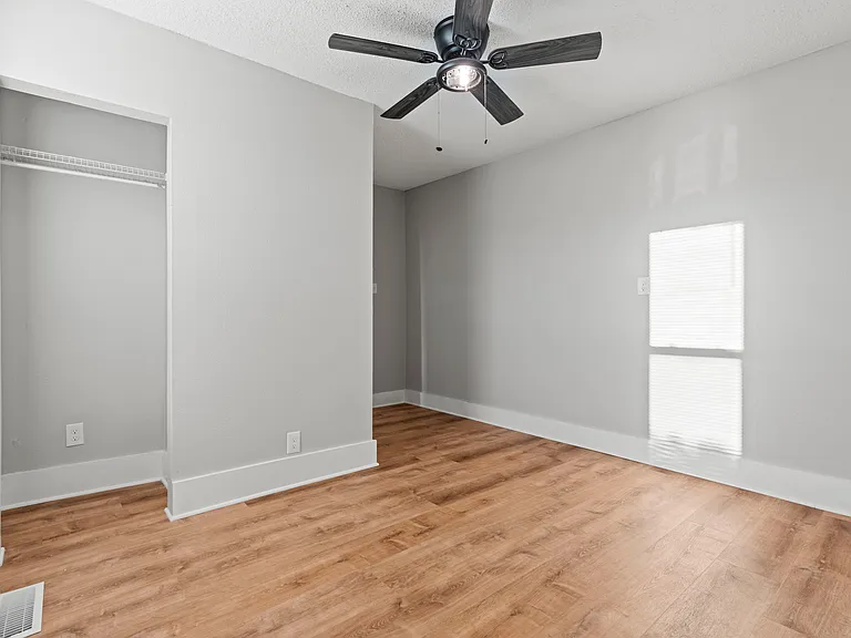 316 W Park St — Photo 7