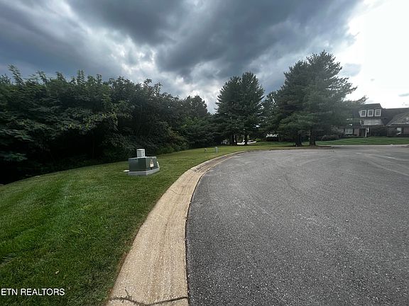 5th image of 8942 Legends Lake Ln