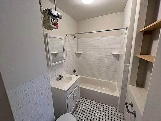 5th image of 316 E 49th St #63