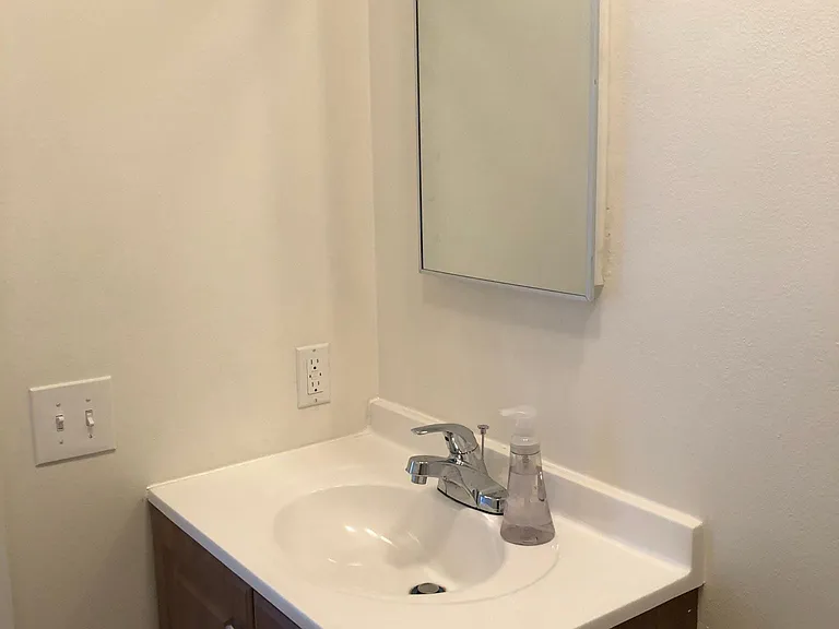 4633 Lexington Ave #5 — Photo 8