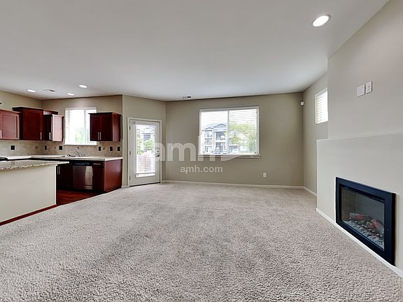 4th image of 715 204th St E
