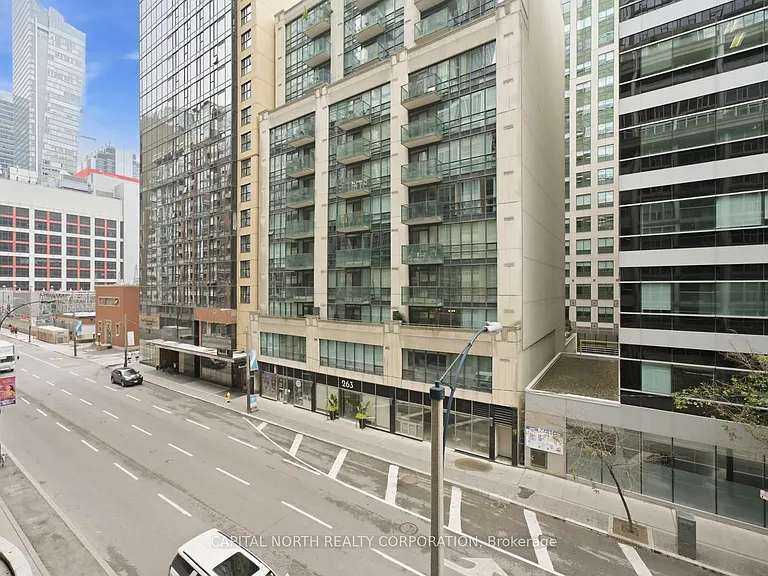 270 Wellington St W #412 — Photo 36