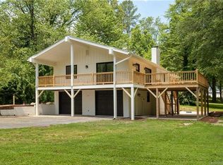 17 Foxfire Ln, Hendersonville, NC 28739