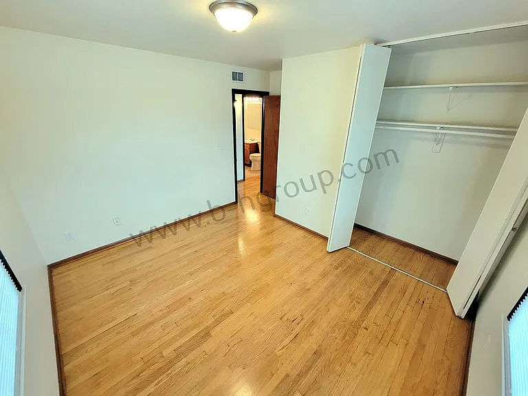 Colonial 2105 — Photo 18