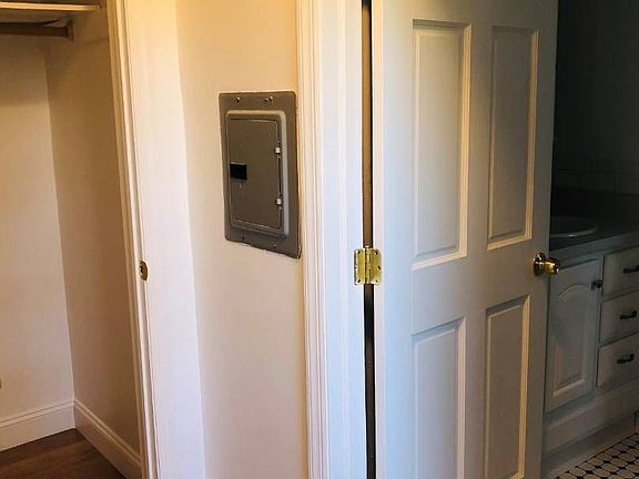 5th image of 420 Littleworth Ln #8