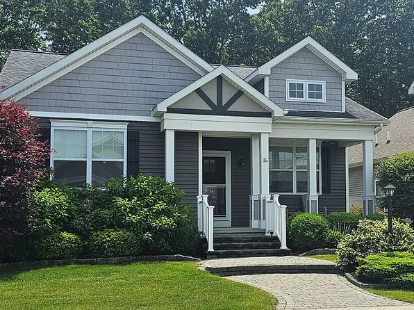 15 Vettura Ct, Malta, NY 12020