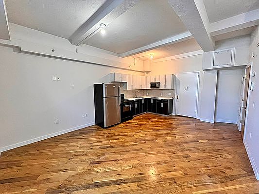 4th image of 29-28 41st Ave #409