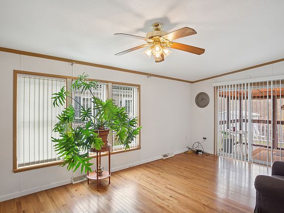 3rd image of 144 Farwood St