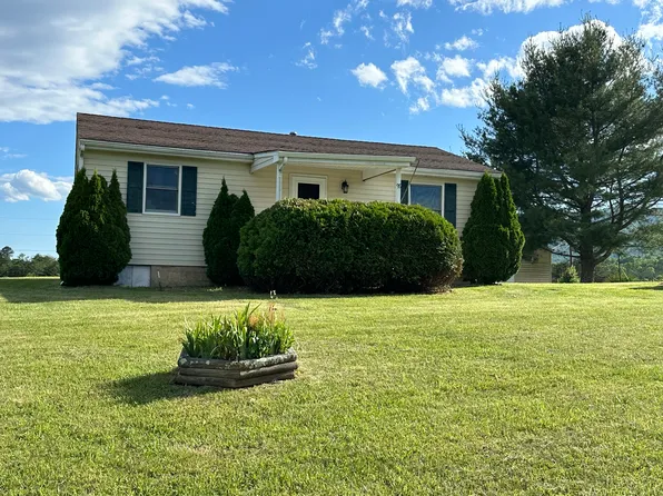 99 Channing Ln, Natural Bridge, VA 24578