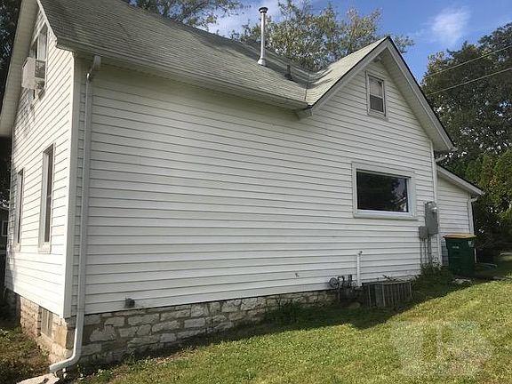 3rd image of 504 Cass St