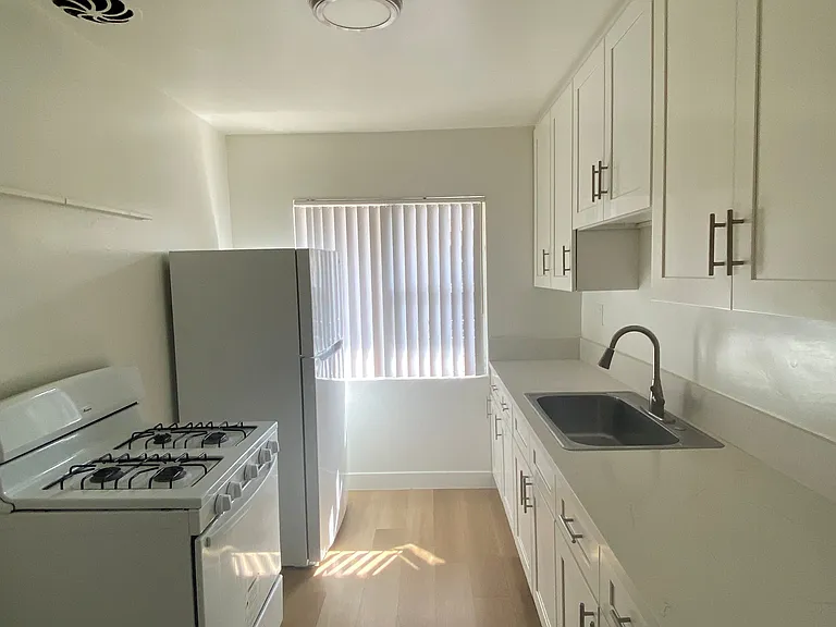 4423 Santa Rosalia Dr. — Photo 13