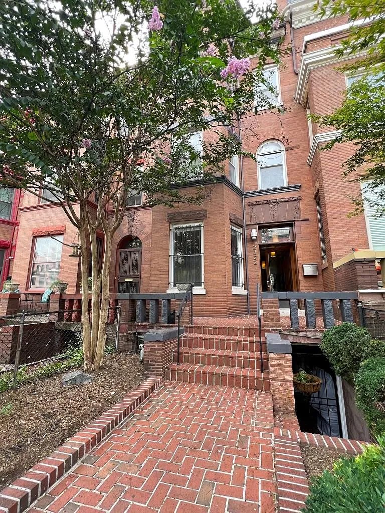 4 bed, 2.5 bath, 2446 sqft, $4,850 — Photo 1