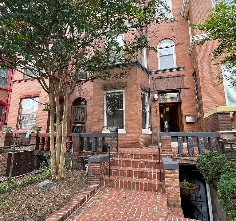 2322 1st St NW